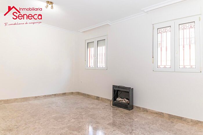 Casas en venta y pisos alquiler - 3