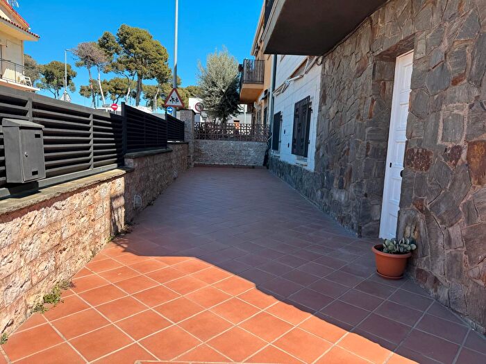 Casa en alquiler en Santa Perpètua de Mogoda, Barcelona de 4 habitaciones