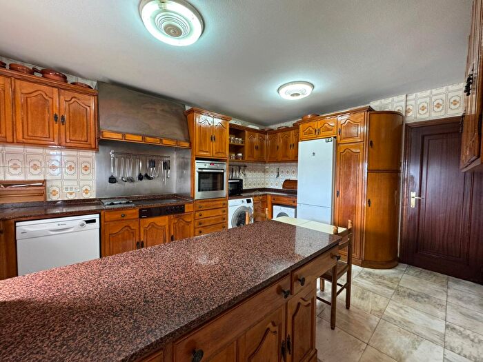 Casas en venta y pisos alquiler - 3