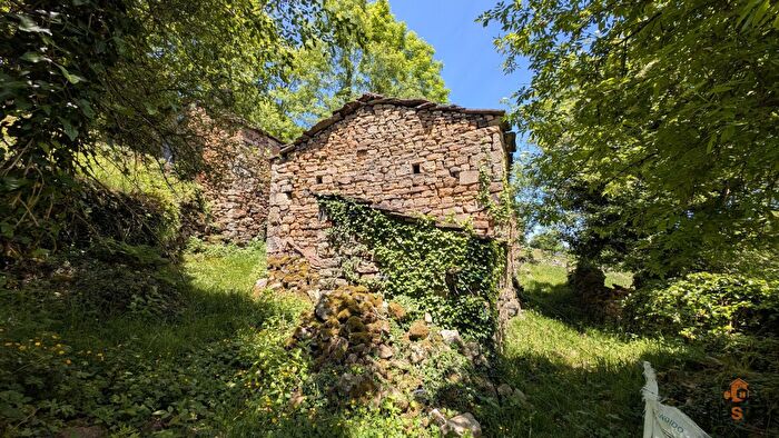 Casa en venta en San Pedro del Romeral, Cantabria de 2 habitaciones