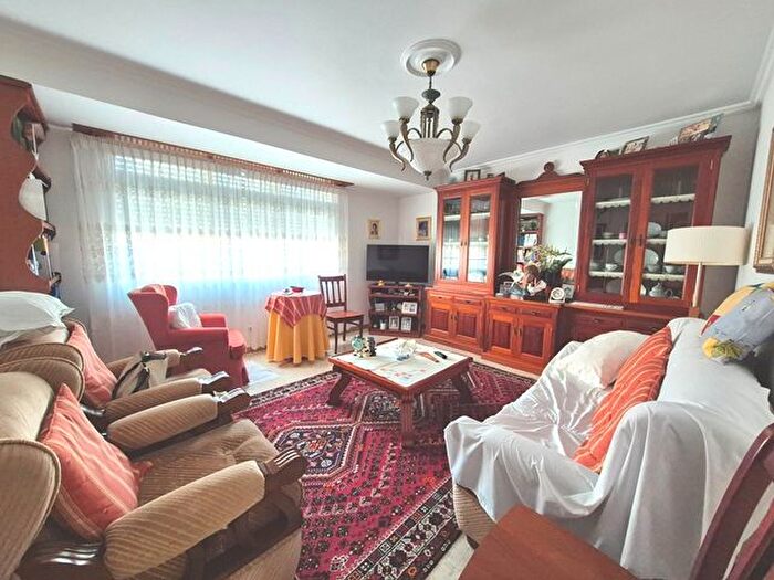 Casas en venta y pisos alquiler - 1