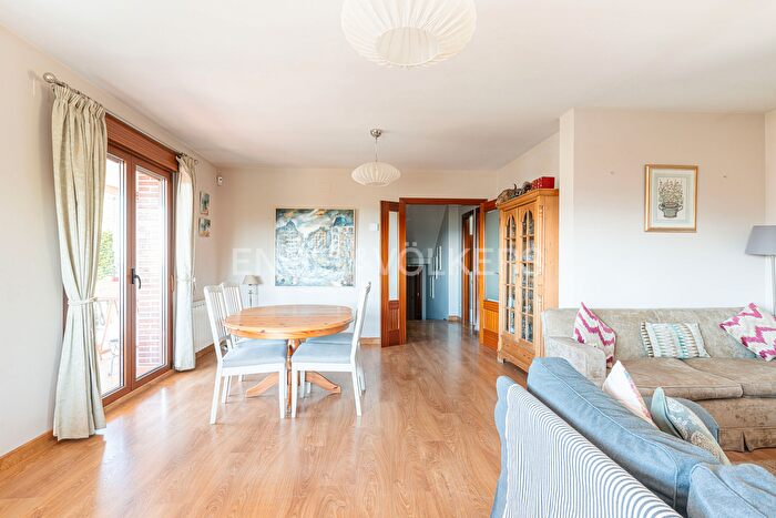 Casas en venta y pisos alquiler - 3