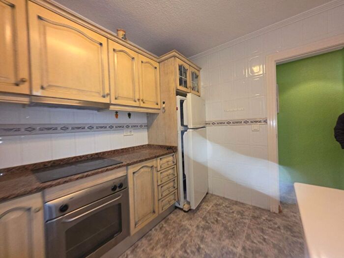 Casas en venta y pisos alquiler - 3