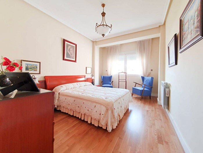 Casas en venta y pisos alquiler - 3