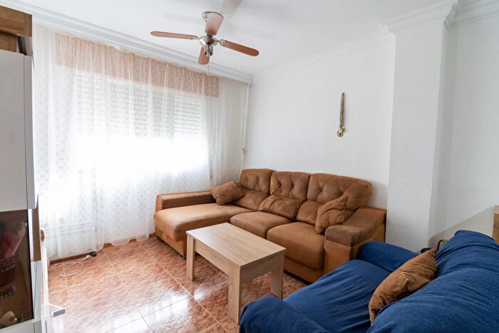 Casas en venta y pisos alquiler - 3