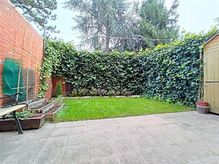 Casas en venta y pisos alquiler - 1