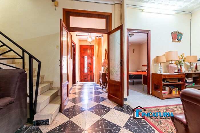 Casas en venta y pisos alquiler - 1