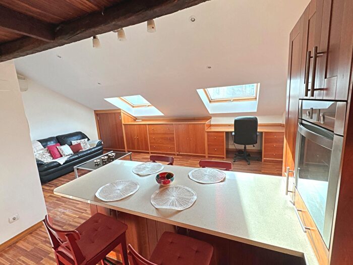 Casas en venta y pisos alquiler - 1