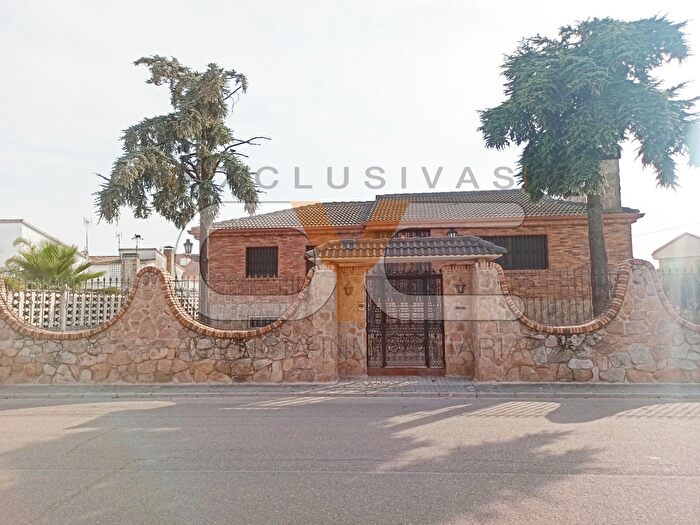 Casas en venta y pisos alquiler - 1