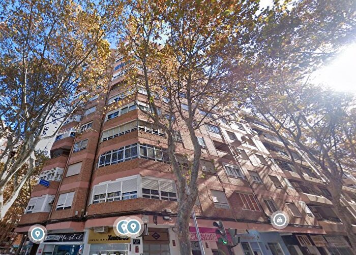 Casas en venta y pisos alquiler - 3
