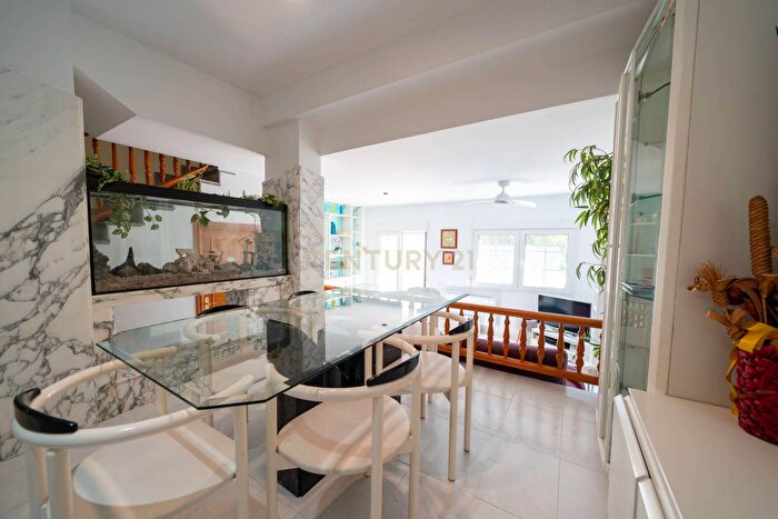 Casas en venta y pisos alquiler - 1