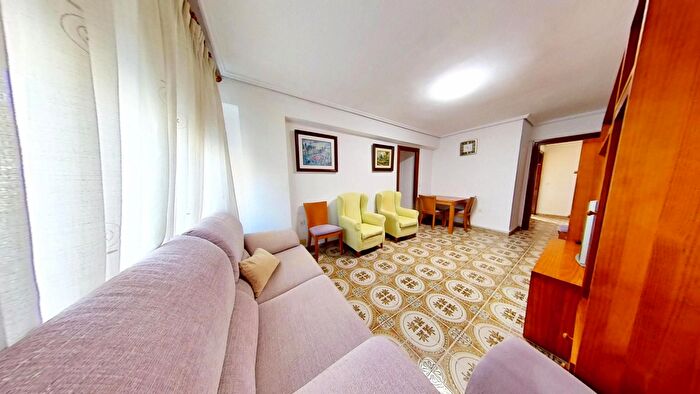 Casas en venta y pisos alquiler - 3