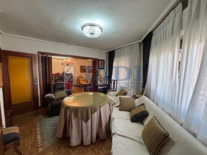 Casas en venta y pisos alquiler - 3