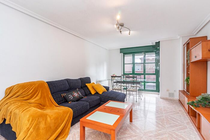 Casas en venta y pisos alquiler - 1