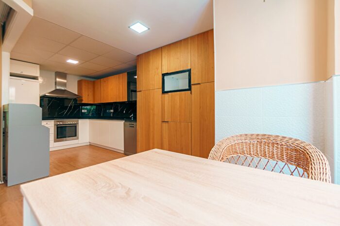 Casas en venta y pisos alquiler - 2
