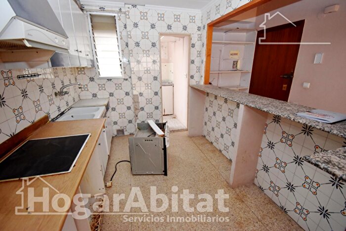 Casas en venta y pisos alquiler - 3