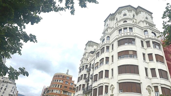 Piso en venta en Abando Albia, Abandoibarra Guggenheim de 4 habitaciones