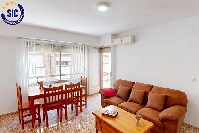 Casas en venta y pisos alquiler - 1