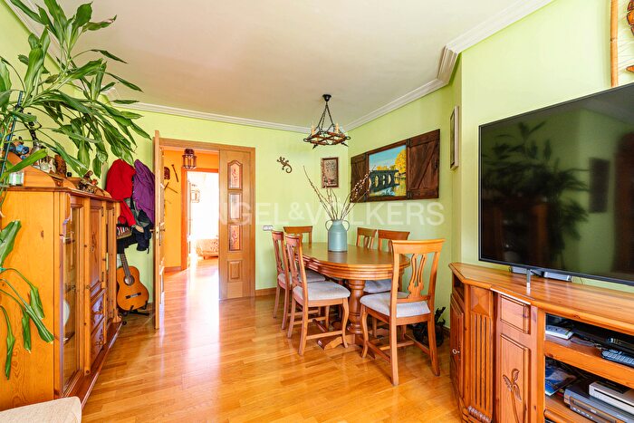 Casas en venta y pisos alquiler - 3