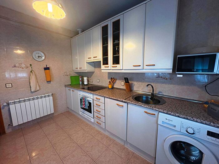 Casas en venta y pisos alquiler - 3