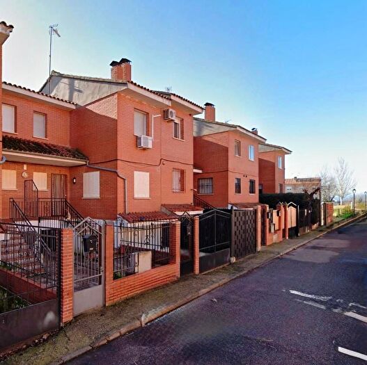 Casas en venta y pisos alquiler - 1