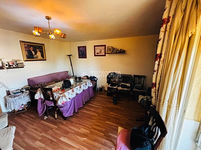 Casas en venta y pisos alquiler - 3