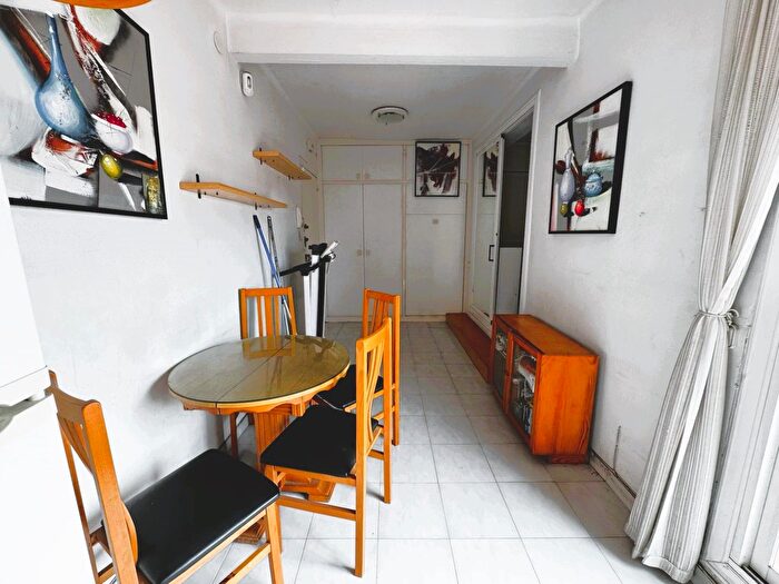 Casas en venta y pisos alquiler - 1