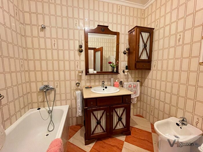 Casas en venta y pisos alquiler - 3