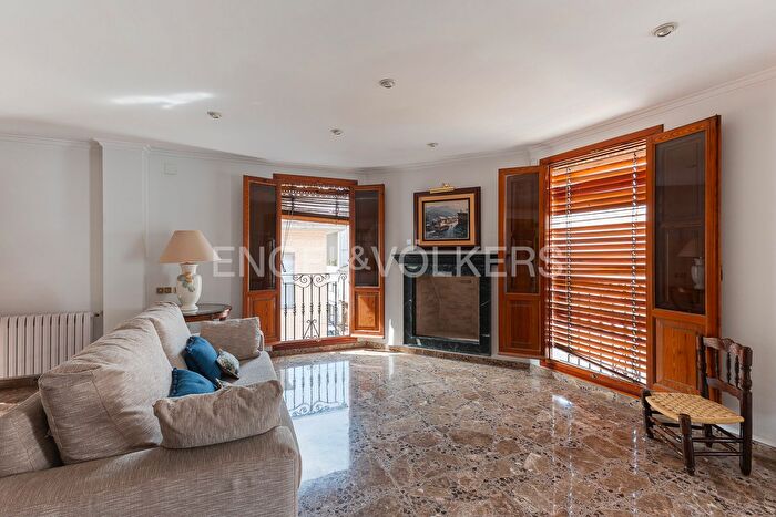 Casas en venta y pisos alquiler - 1