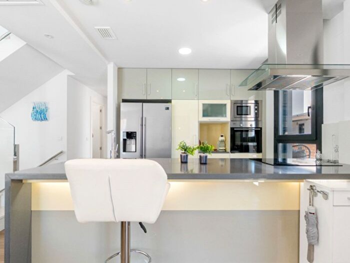 Casas en venta y pisos alquiler - 3