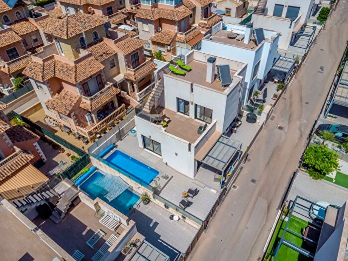 Casa en venta en Nueva Torrevieja Aguas Nuevas, Parque Acuático Sector de 5 habitaciones