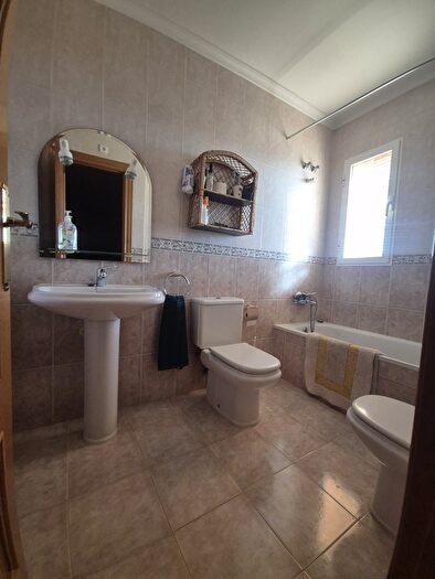 Casas en venta y pisos alquiler - 3