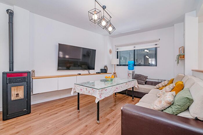 Casas en venta y pisos alquiler - 2