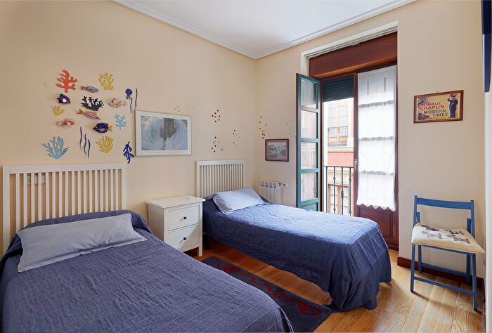 Casas en venta y pisos alquiler - 3