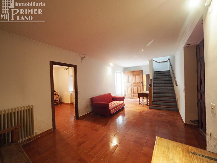 Casas en venta y pisos alquiler - 3