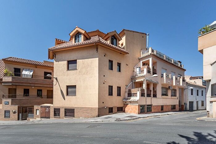 Piso en venta en Barrio de la Vega, Monachil de 3 habitaciones