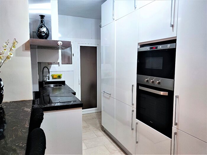 Casas en venta y pisos alquiler - 3