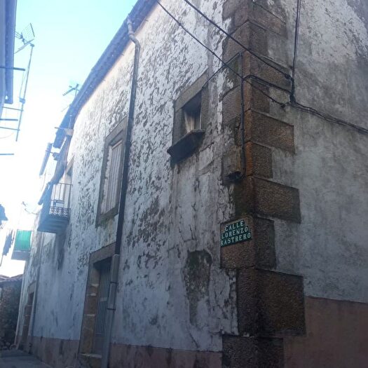 Casas en venta y pisos alquiler - 1