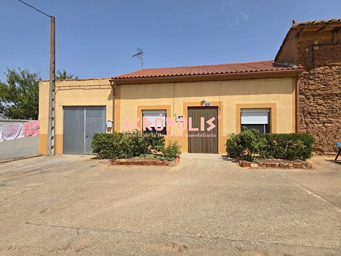Casas en venta y pisos alquiler - 1