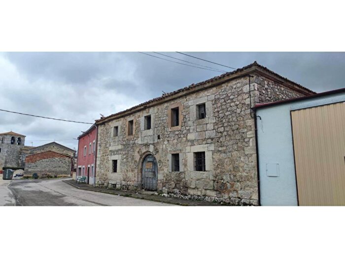 Casa en venta en Castilla y León, Burgos de 4 habitaciones