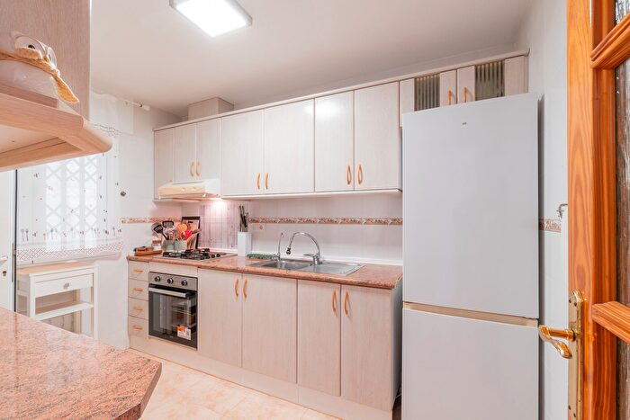 Casas en venta y pisos alquiler - 3