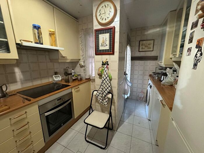 Casas en venta y pisos alquiler - 3