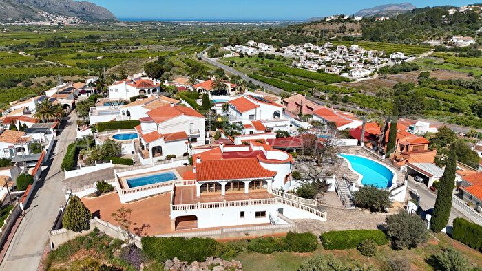 Casa en venta en Orba, Alicante de 6 habitaciones