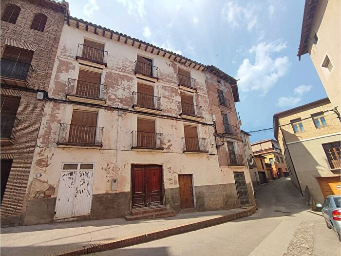 Casa en venta en Naval, Huesca de 12 habitaciones