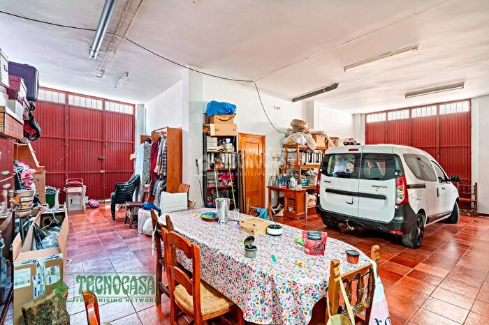 Casas en venta y pisos alquiler - 3