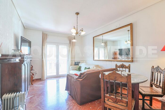 Casas en venta y pisos alquiler - 1
