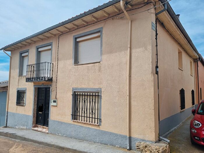 Casa en venta en Aguilar de Campos, Valladolid de 3 habitaciones