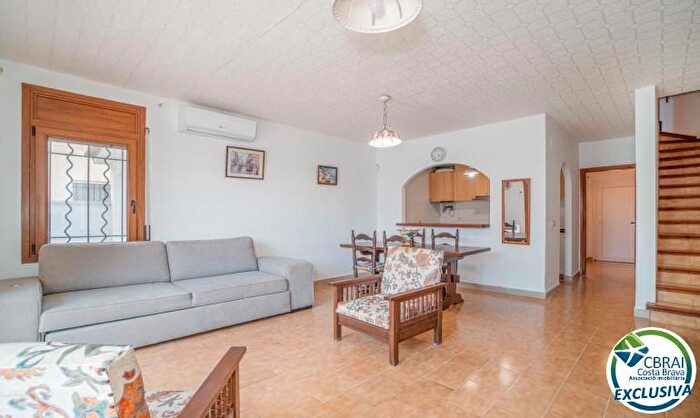 Casas en venta y pisos alquiler - 3