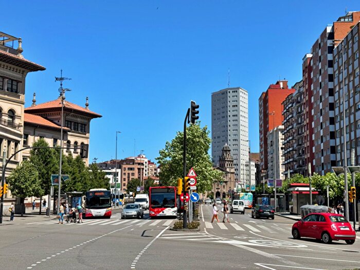 Casas en venta y pisos alquiler - 1