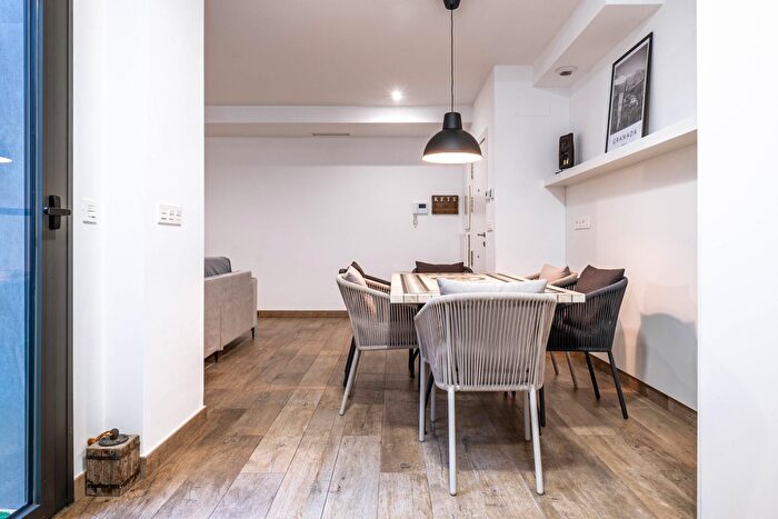 Casas en venta y pisos alquiler - 3